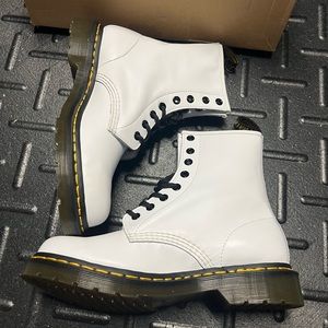 Dr. Martens 1460 Women’s Smooth Leather Lace Up Boots 8 White